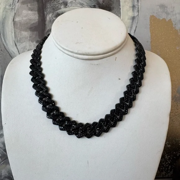 Elegant Black Necklace - Picture 5 of 5
